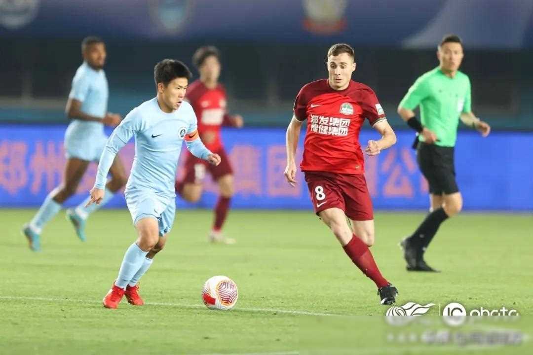 中超传奇球员发挥出色，助球队跻身前列