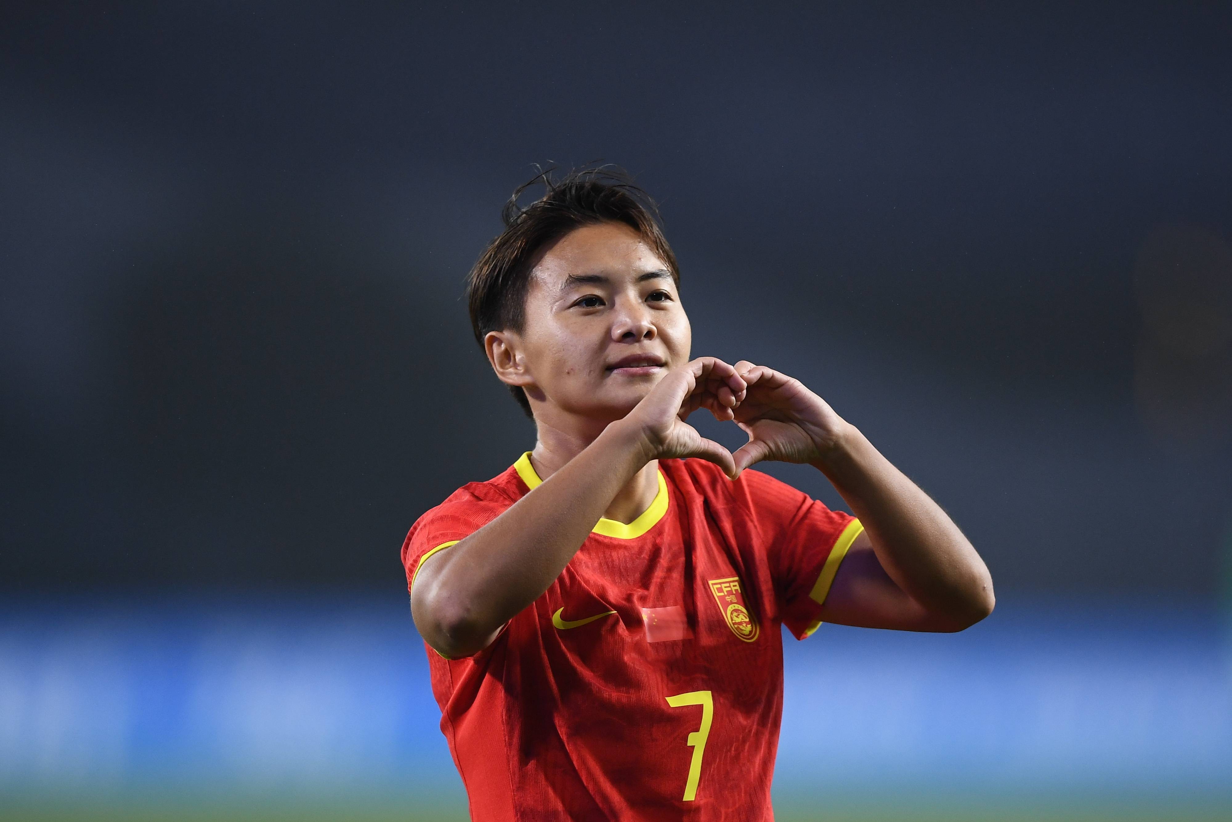 包含国内女足赛场新星崭露头角，未来可期的词条