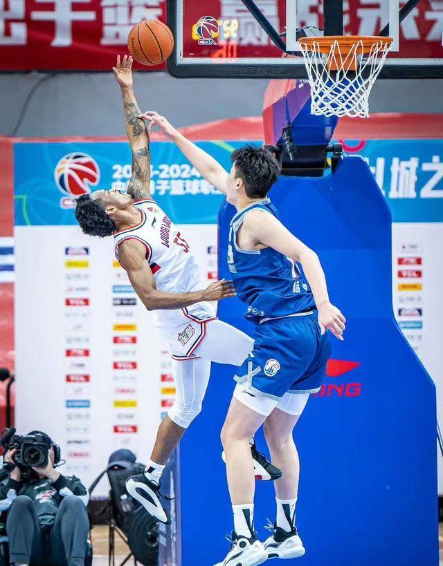 包含广州队喜获胜利，前方充满挑战的词条
