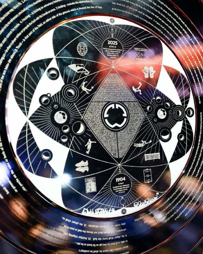 2025年世俱杯奖杯重达9.7公斤，设计独特的简单介绍