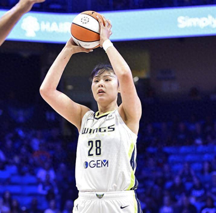 关于李月汝首发砍10分15板篮板创WNBA生涯新高的信息