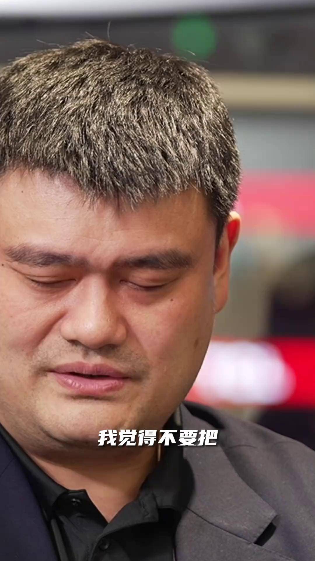 毁了王治郅，逼姚明退役，他凭一己之力让中国篮球倒退了二十年！的简单介绍