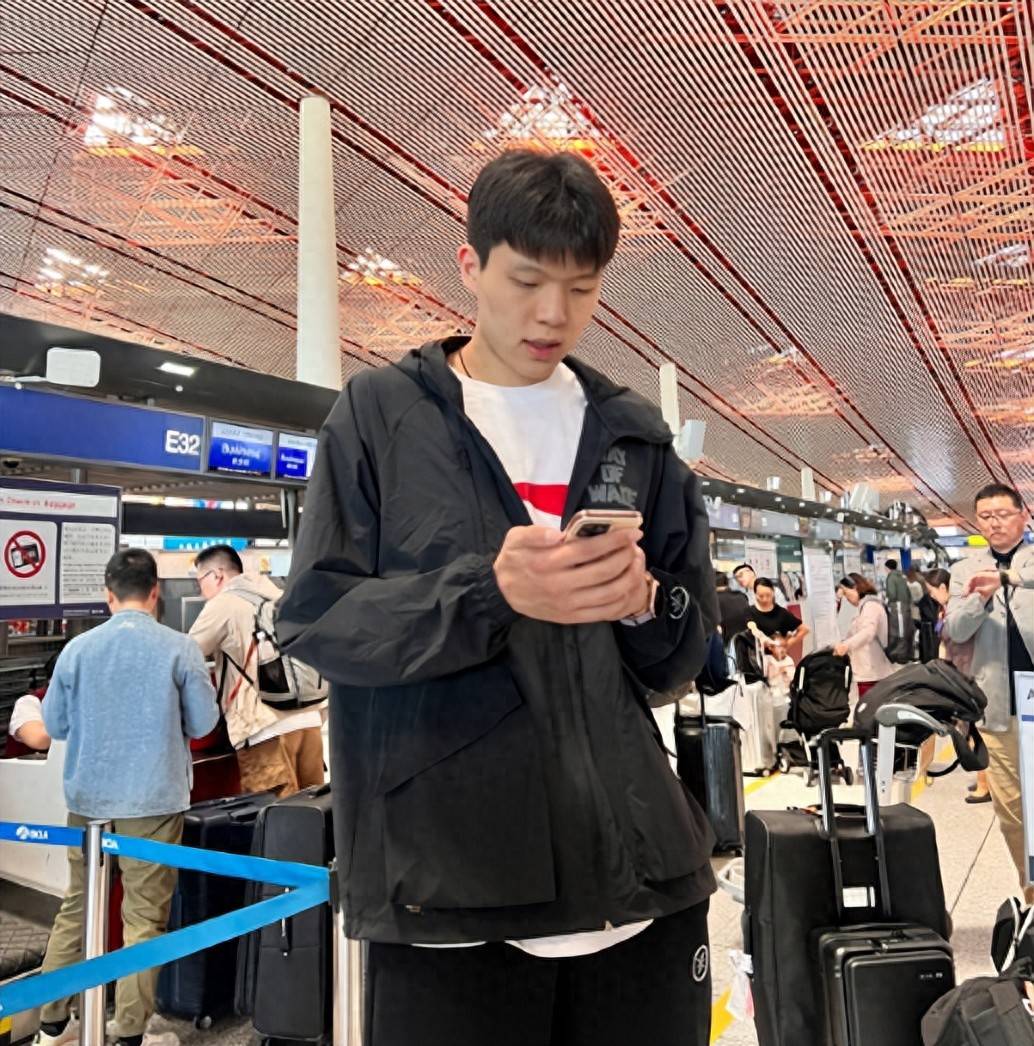 杨瀚森父母启程前往美国陪儿子参加NBA选秀大会(杨瀚儒简介)