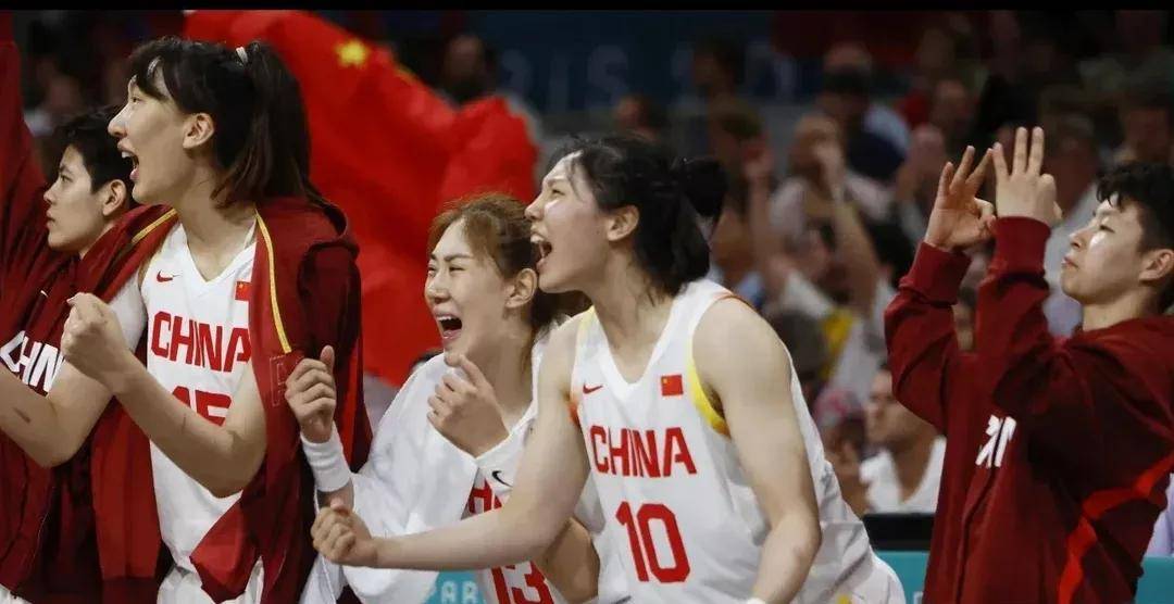 开云体育-澳大利亚女篮获得世界杯亚军，队员喜极而泣(澳大利亚女篮的世界排名)